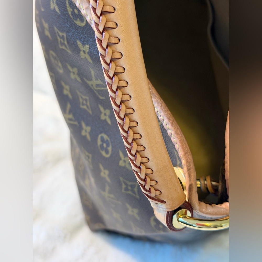 Louis Vuitton Artsy MM Classic Brown Monogram Shoulder Bag - Picture 3 of 16